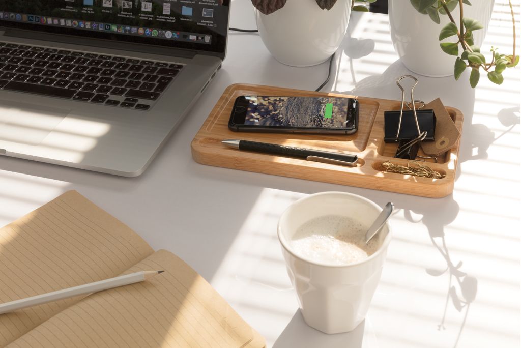 Organizer da scrivania in bambù con caricatore wireless 5W